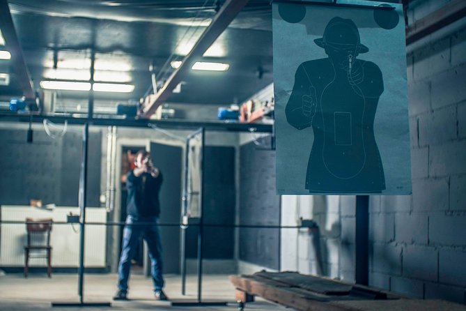 Indoor Shooting Range in Warszawa Package 2 - What happens during your 45 minutes