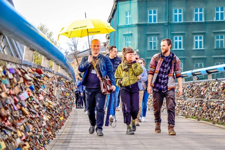 Jewish Krakow Walking Tour in English - The guide and storytelling style: how the history lands