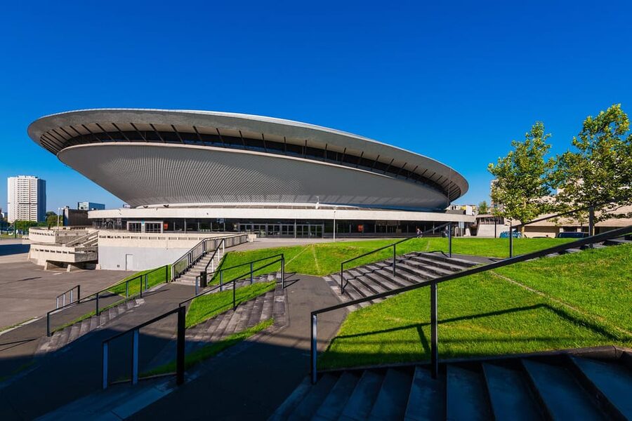 Katowice and Nikiszowiec: bicycle tour with guide - Starting at Market Square, then rolling toward Spodek and the Silesian story