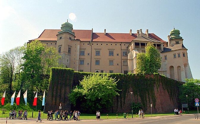 Kazimierz District, the Wawel Hill and Cracow Old Town - Kazimierz and Remuh Synagogue, where Jewish Krakow shows up fast