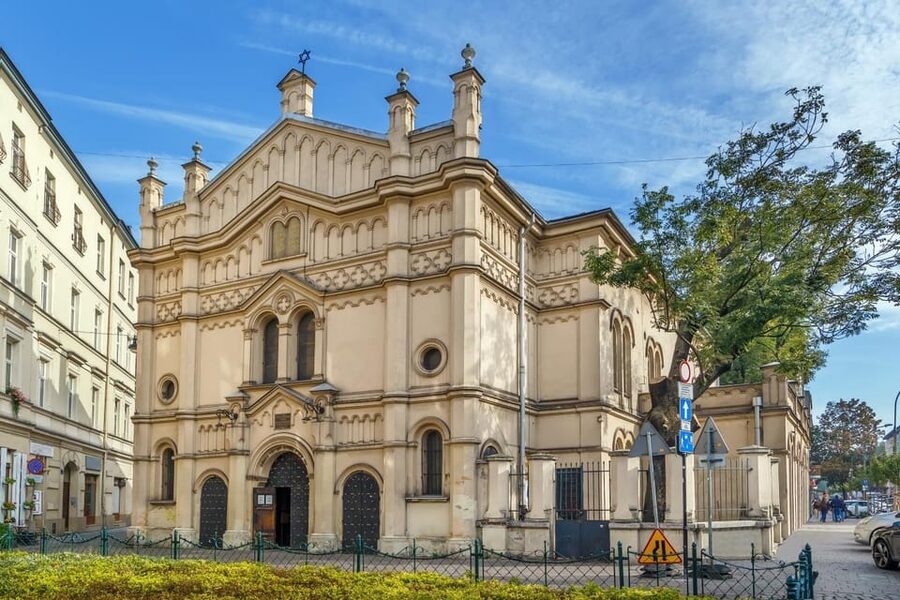 Kazimierz Jewish Quarter Walking Tour - Entering Kazimierz: meeting on the Old Synagogue steps