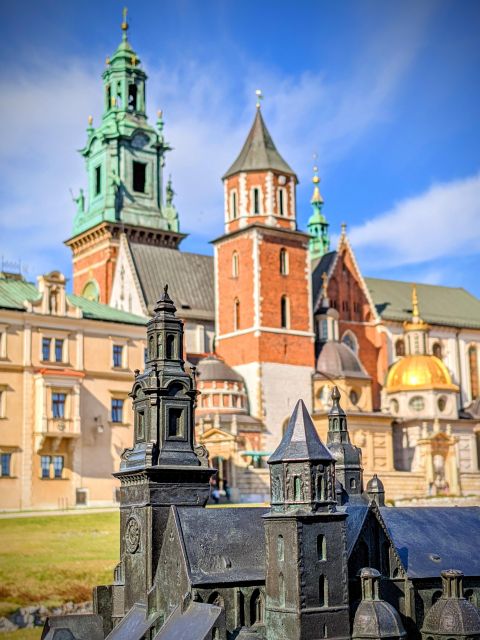 Krakauer old town tour - Wawel Hill and the castle courtyard, power up close
