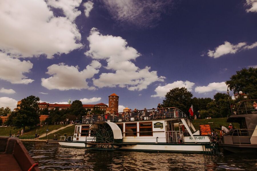Krakow: 1-Hour Evening Vistula River Cruise - Cricoteka and Kazimierz: the route’s cultural turning point