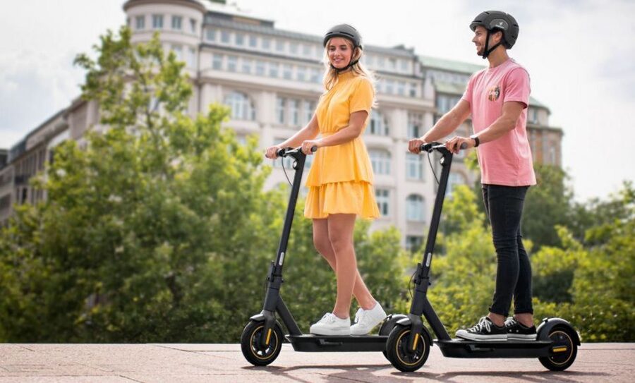 Krakow: 2h Old Town Scooter Tour - Main Market Square, St. Mary’s Basilica, and the Hejnał at the Right Moments
