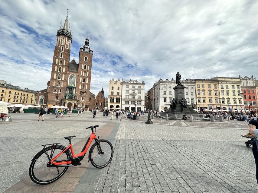Krakow: 3-Hour Small Group Tour on E-Bike - The guides: what you should look for in a good Krakow storyteller