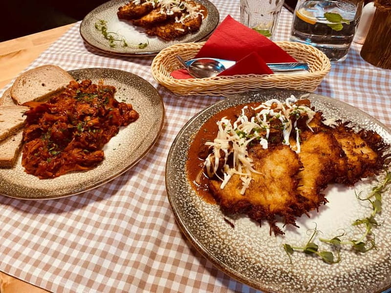 Krakow: 6-Course Full Polish Food Tour with Vodka Tasting - Start at St. Mary’s Basilica, grab the blue umbrella, and get moving