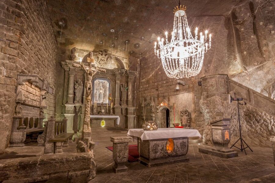 Krakow: Auschwitz and Wieliczka Salt Mine Combo Tour - Auschwitz-Birkenau, how the day starts and what the guide helps you do