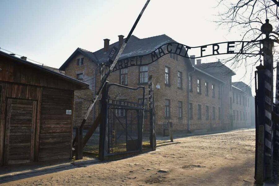 Krakow: Auschwitz-Birkenau Day Trip with Tour Leader - Key things you’ll notice on this Auschwitz-Birkenau trip