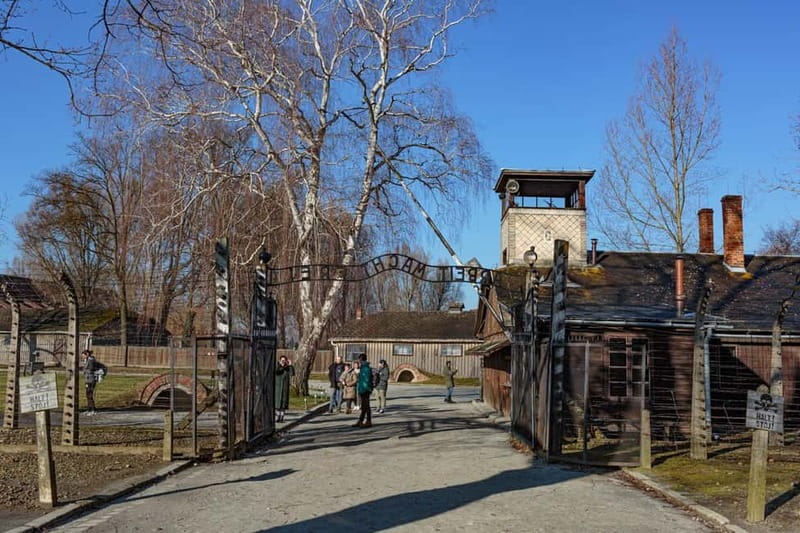 Krakow: Auschwitz-Birkenau Entry Ticket and Transfer - Who runs the show: guides, communication, and what it means for you