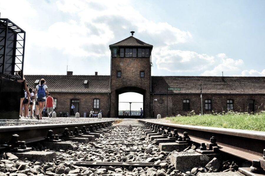 Krakow: Auschwitz-Birkenau Guided Tour Pickup/Lunch Options - Auschwitz-Birkenau From Krakow: what this tour really gets right