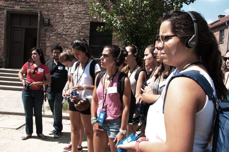 Krakow: Auschwitz-Birkenau Guided Tour Pickup/Lunch Options - Pickup, round-trip drive, and why the clock matters (8 hours total)