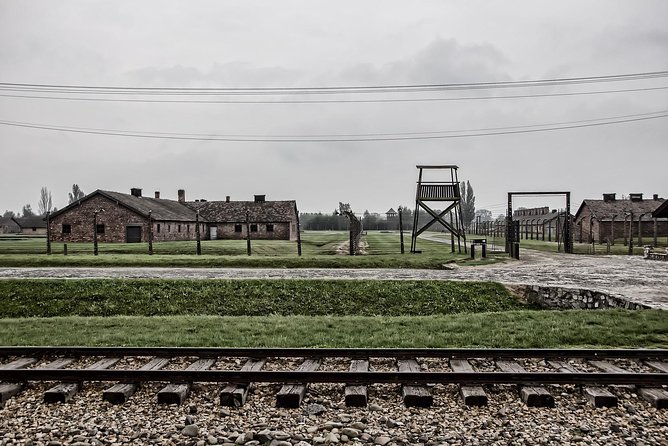 Krakow: Auschwitz-Birkenau Guided Tour with Hotel Transfer - Entering Auschwitz I: what the English guide helps you make sense of