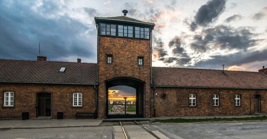Krakow: Auschwitz-Birkenau Guided Tour with Pickup & Lunch - Krakow pickup timing: when your day really starts