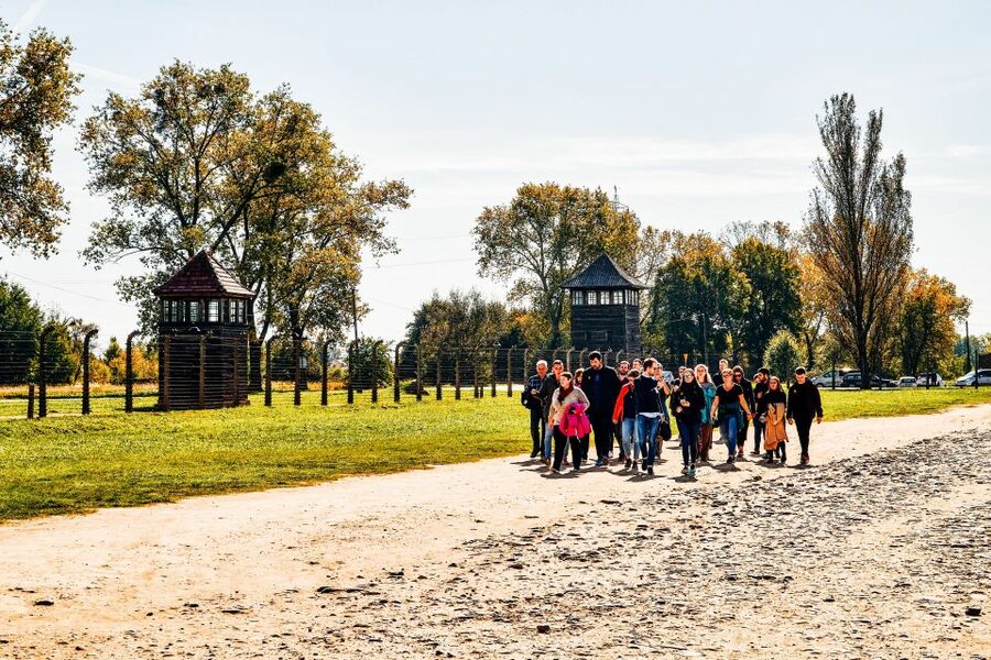 Krakow: Auschwitz-Birkenau Live Guided Tour & Hotel Pickup - Key things I’d circle before you go