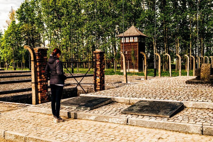 Krakow: Auschwitz-Birkenau Live Guided Tour & Hotel Pickup - Entering Auschwitz With Skip-The-Line Timing From Krakow