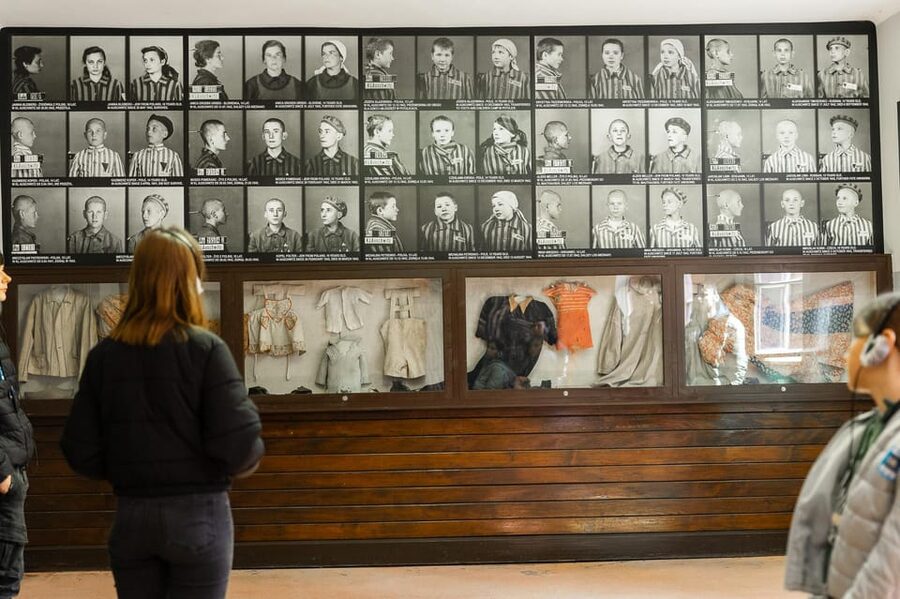 Krakow Auschwitz-Birkenau Memorial Guided Tour Meeting Point - Break, return transfer, and ending back where you started