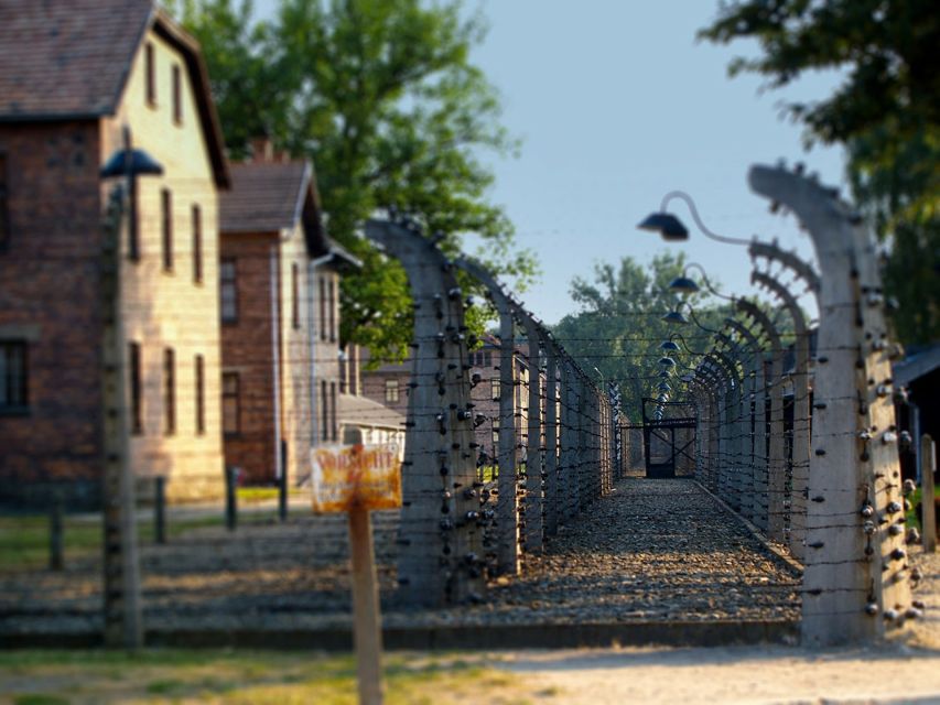Krakow: Auschwitz Birkenau Museum Guided Tour with Pickup - Auschwitz I: seeing the parts that explain the system