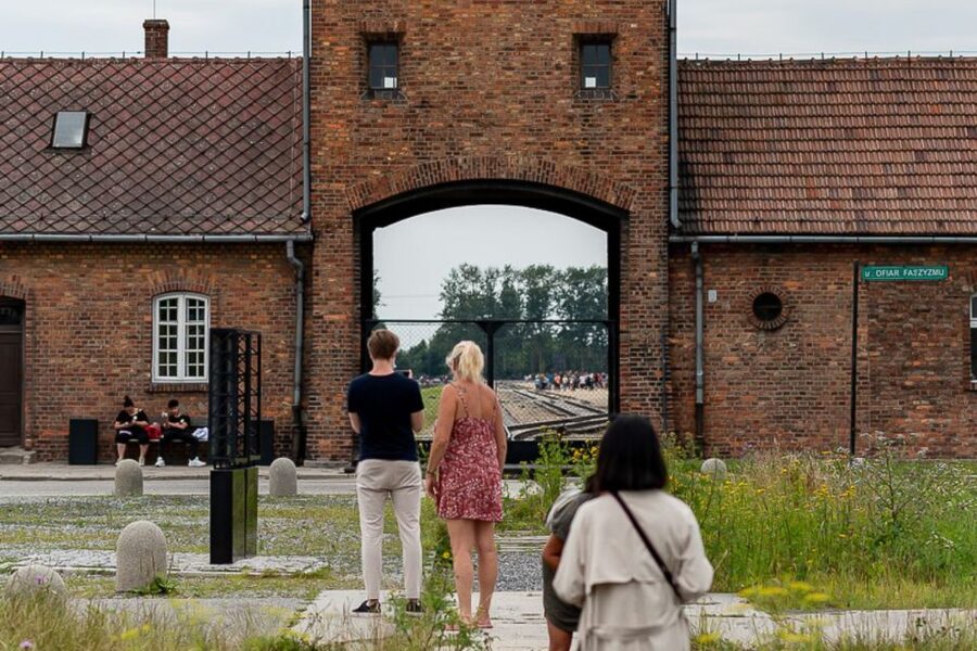 Krakow: Auschwitz-Birkenau Tour Limited to 15 Visitors - Packed lunch rules, what to bring, and the small stuff that saves your day