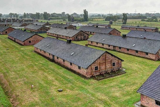Krakow: Auschwitz-Birkenau Tour & Museum Expert Guide - Brzezinka and Auschwitz II: what your guide should help you notice