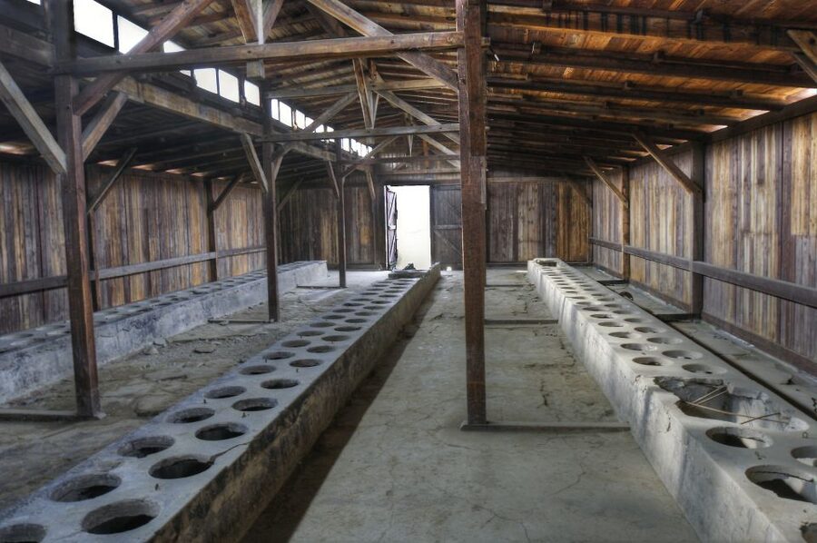 Krakow: Auschwitz Guided Tour with Pickup and Optional Lunch - The quick break before Birkenau, and why you should use it