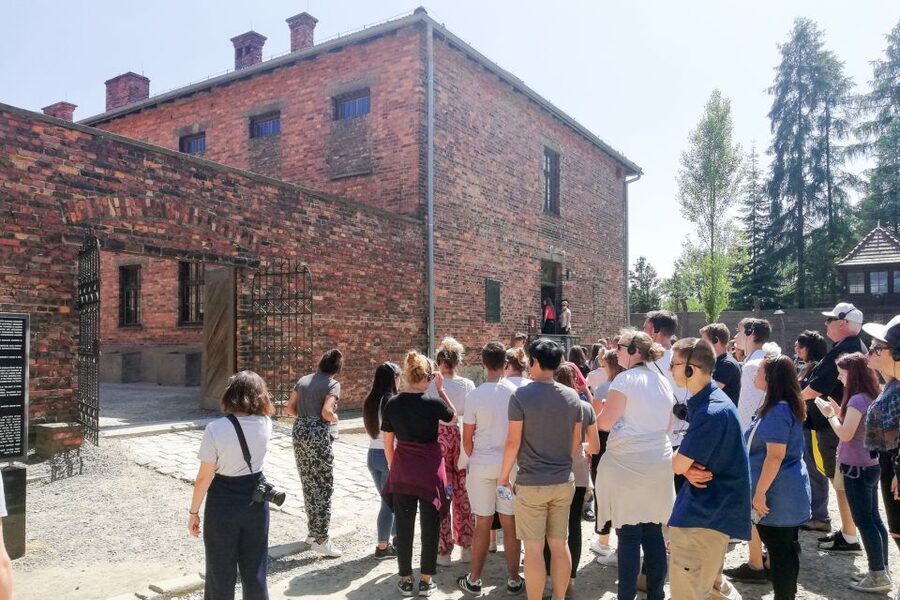 Krakow: Auschwitz Guided Tour with Pickup and Optional Lunch - Guides in real life: compassion, clarity, and named examples