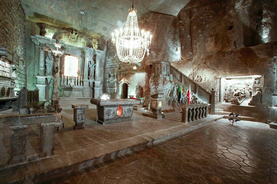 Krakow: Auschwitz & Wieliczka Salt Mine Guided Day Tour - Auschwitz-Birkenau guided tour with headsets and official routes