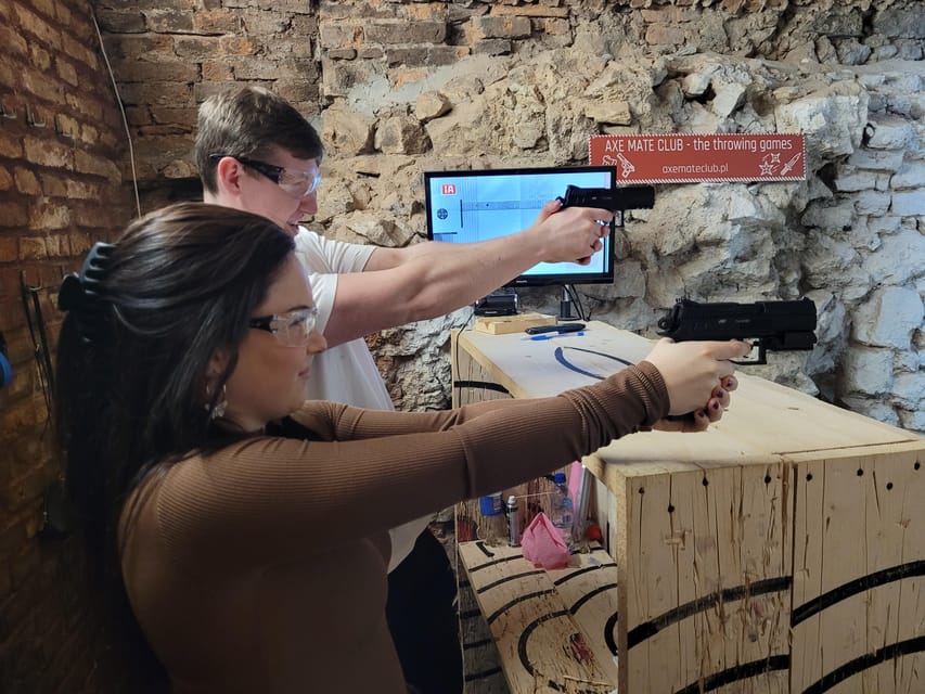 Krakow: Axe Mate Club Shooting Range Entry Ticket - The weapons: CZ 75 P-07 Duty pistol and an M4/M16-style rifle