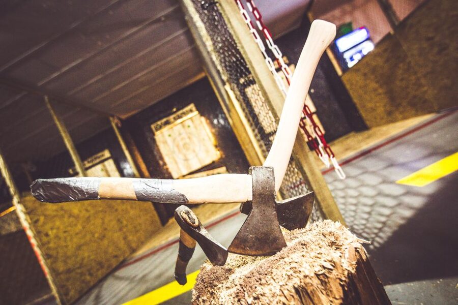 Kraków: Axe-Throwing in Axe Nation, the First Club in Europe - The games: Blackjack and Around the World that make it competitive