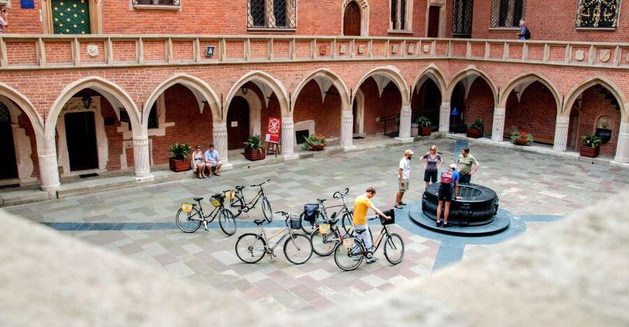 Krakow: Bike Tour of Old Town, Jewish Quarter and the Ghetto - A 3.5-hour bike route that links Old Town to Kazimierz