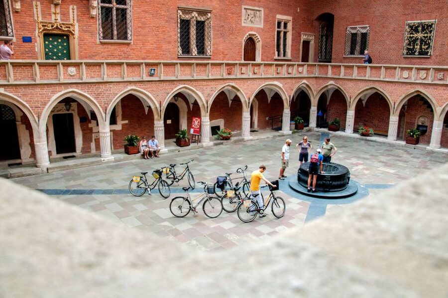 Krakow: Bike Tour of Old Town, Jewish Quarter and the Ghetto - Meeting at Sławkowska 11, then a quick safety setup