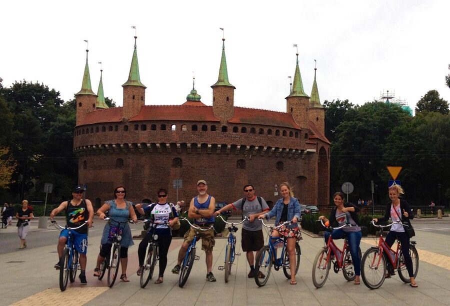 Krakow: Bike Tour of the Old Town, Kazimierz, and the Ghetto - Guide Style: Why Names Like Mike, Zoe, and Chris Keep Coming Up