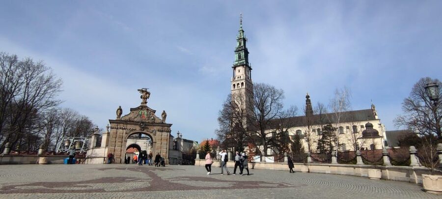 Krakow: Black Madonna Sanctuary of Czestochowa - Guided Tour - Why Częstochowa Hooks People Fast