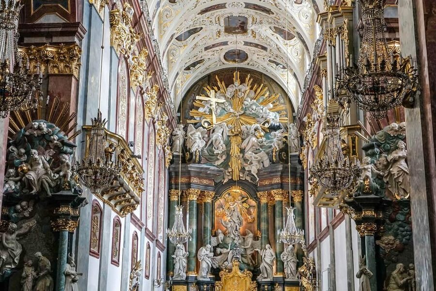 Krakow: Black Madonna Sanctuary of Czestochowa - Guided Tour - Knights’ Hall, Jubilee Museum, and the Basilica Circuit