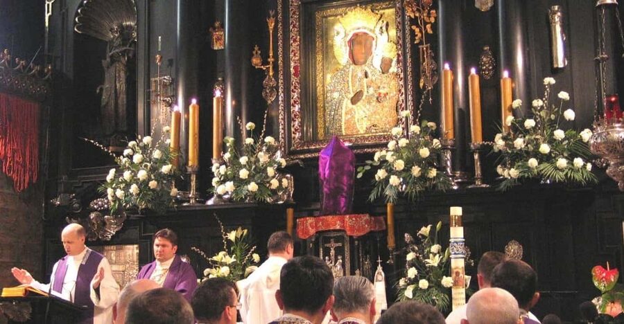 Krakow: Black Madonna Sanctuary of Czestochowa - Guided Tour - Treasury, Sacred Art, and What to Watch For