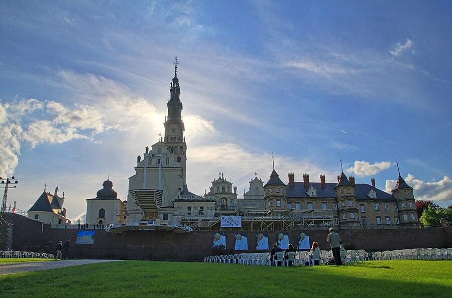 Krakow: Black Madonna Sanctuary of Czestochowa - Guided Tour - Lunch Break in Częstochowa, and How to Use It