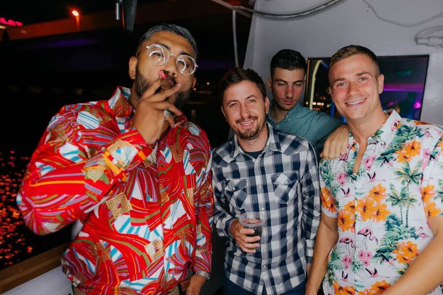 Krakow: Boat Party with Unlimited Drinks - Magic show onboard, and when to catch it