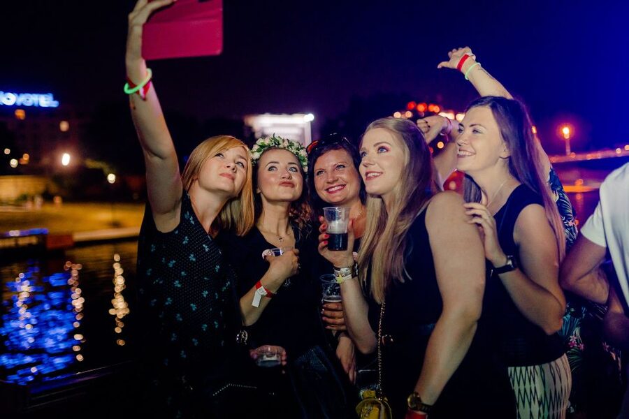 Krakow: Boat Party with Unlimited Drinks - Photo booth prints and a photographer for real memories