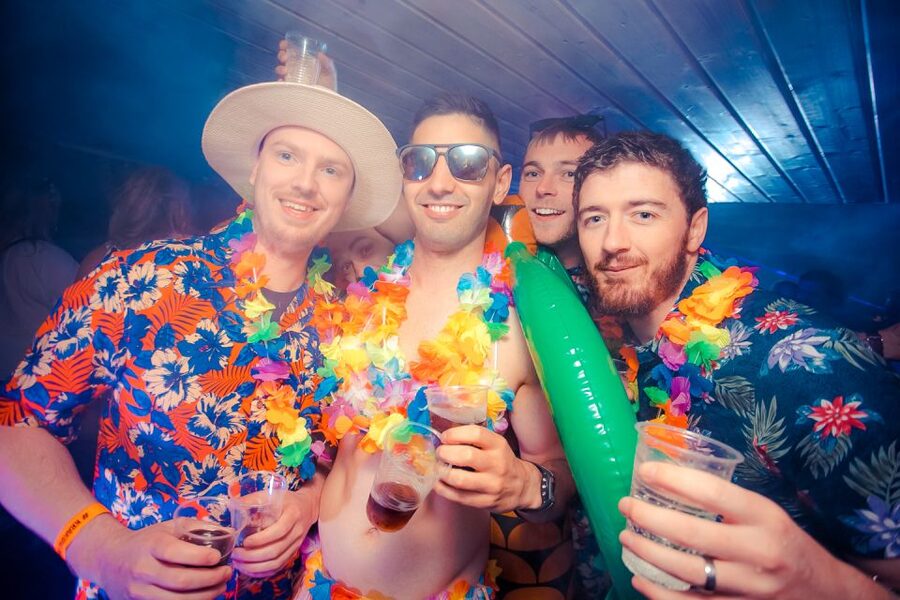 Krakow: Boat Party with Unlimited Drinks - The after party pub crawl, VIP entry and club hopping