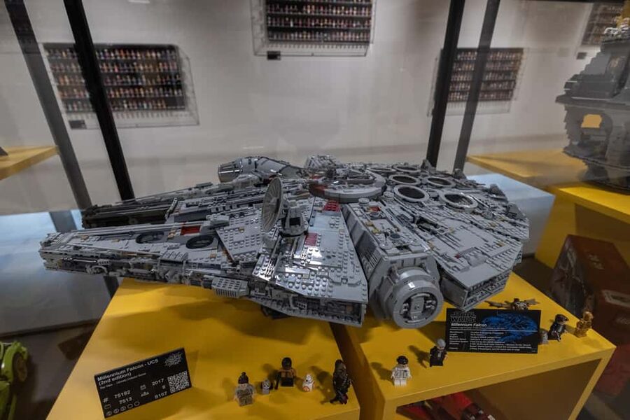 Krakow: Bricks & Figs Museum Entry Ticket - The 700+ LEGO figurine sets: how to see them well