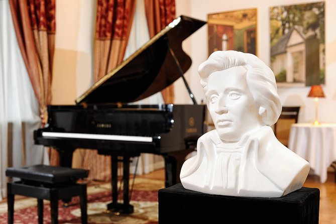 Krakow: Chopin Piano Concert in St. Bernardine Church - The 8:00 pm concert flow, from doors open to last chord