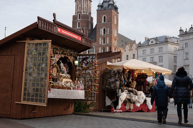 Krakow Christmas Market Immersive Tour - Ulica Florianska in 20 Minutes: Christmas Gifts and Christmas Eve Food Talk