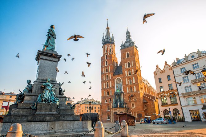 Krakow city tour by electric car - Hearing the audio and dealing with quiet moments