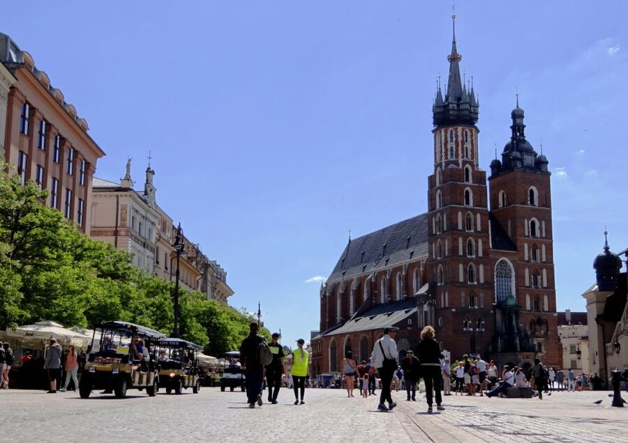Krakow: City Tour by Electric Golf Cart - Live guide plus audio in 28 languages, how it works in practice