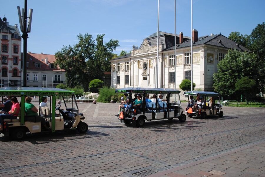 Krakow: City Tour by Golf Cart - Podgórze and the former ghetto district: pacing matters