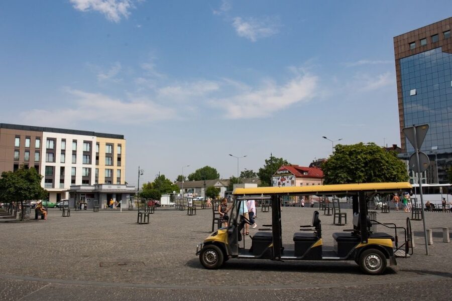 Krakow: City Tour of 3 Districts by Electric Car - How the 105-minute flow feels on the ground