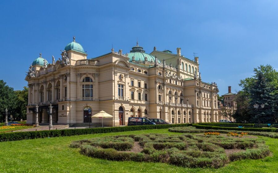 Krakow: City Walking Tours - Choosing Old Town or Kazimierz: the smart way to see Krakow