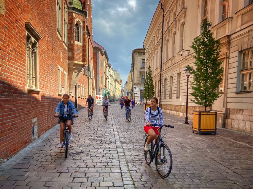 Krakow: Complete Bike tour with all the highlights - The guides make the difference, and you can feel it