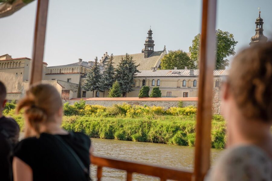 Krakow: Early Bird Vistula River Sightseeing Cruise - Getting to the pier near Wawel Castle (Kapitan Victor)