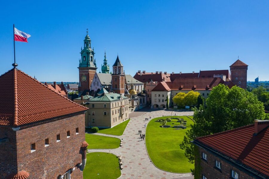 Krakow: Electric Car Sightseeing Tour - Old Town Highlights: Wawel, Florian’s Gate, Barbacan, and Planty