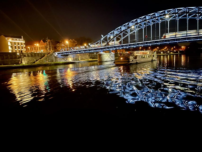 Krakow: Evening Cruise with a Glass of Wine - A one-hour Krakow night cruise that feels effortless